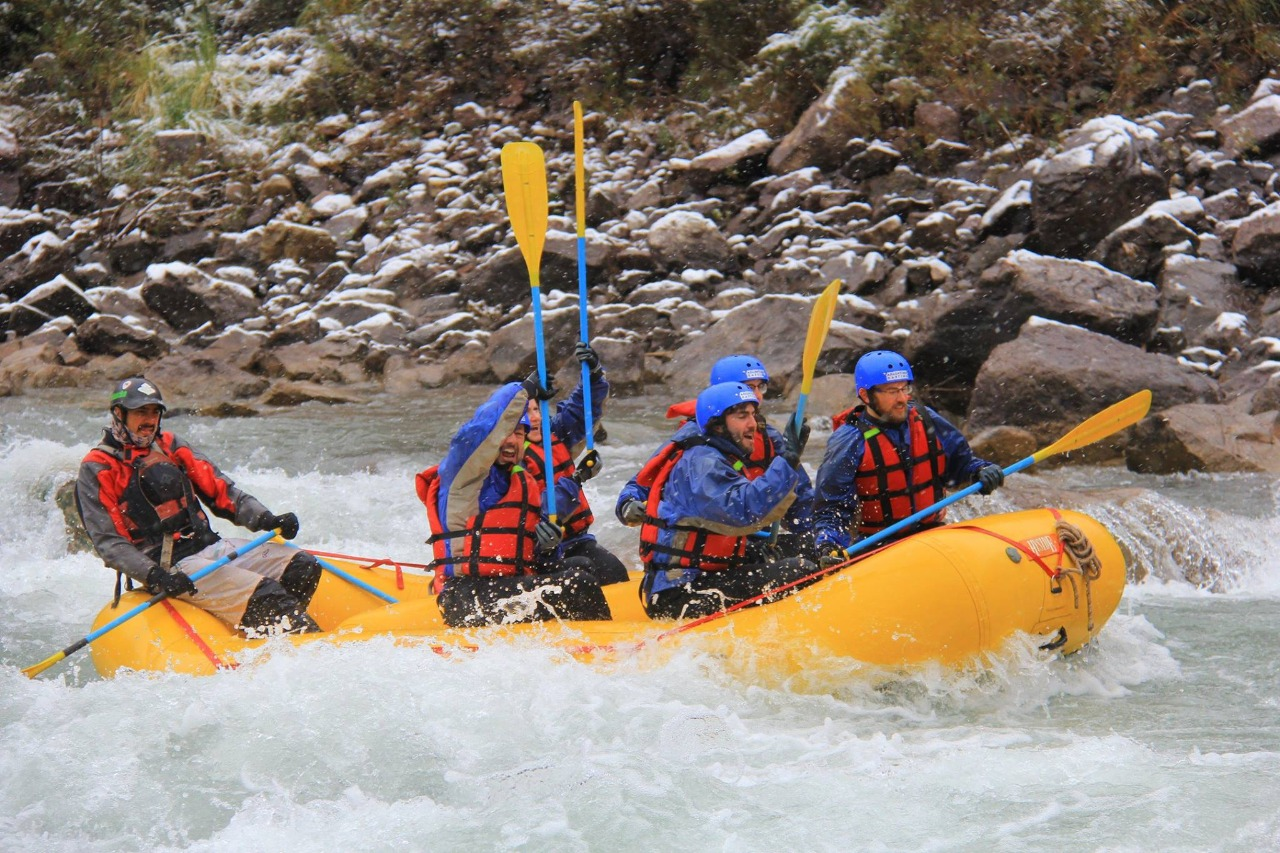 Tour Rafting Medio Día — 12 km en el Río Mendoza