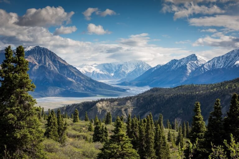 Río Atuel entre montañas cerca de San Rafael
